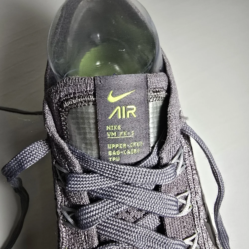 Nike VaporMax Flyknit Men's Gray and Green Running Shoes size 11 - Picture 15 of 16